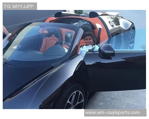 父亲送的?15岁的迷你罗晒出了自己的榜首辆车:兰博基尼